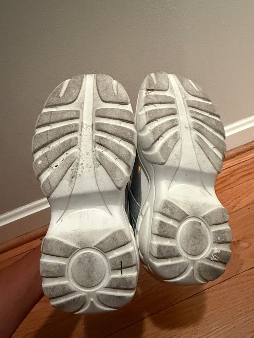 Women's Holographic Platform Sneakers in Silver - Picture 3 of 5